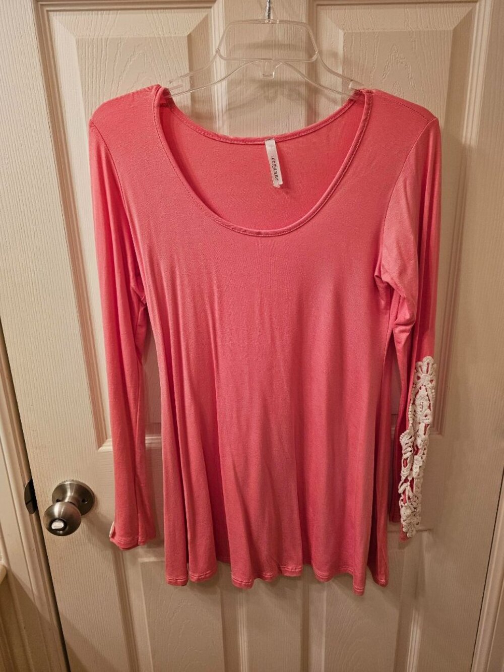 NWT Cezanne Medium Coral Long Sleeved Blouse w / Lace Detail on Arms